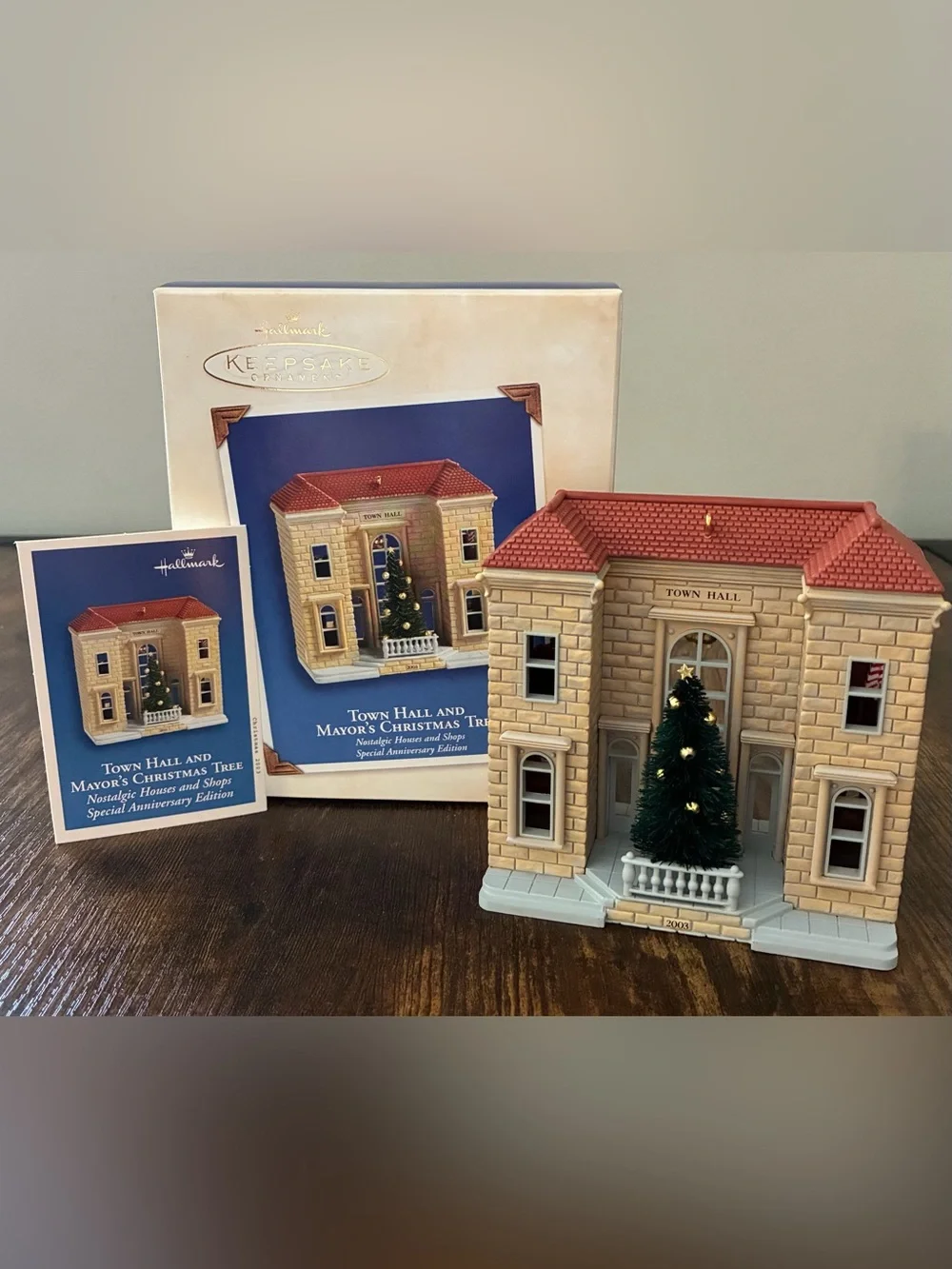 Hallmark 2003 Keepsake Ornament Town Hall and Mayor’s Christmas Tree NIB
